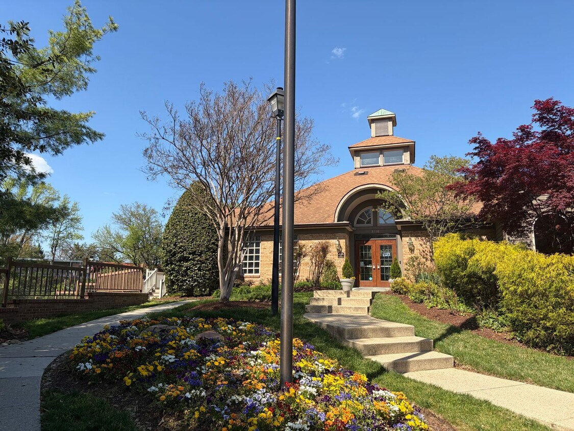 Foto del edificio - Coming Soon! Beautiful Townhome in Seven Oaks!