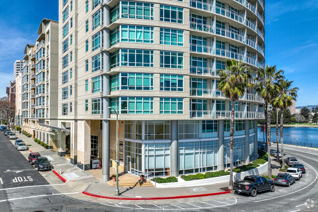 Vista de frente - The Essex on Lake Merritt