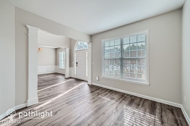 Building Photo - 4 br, 2.5 bath House - 2602 Myrtlewood Lan...