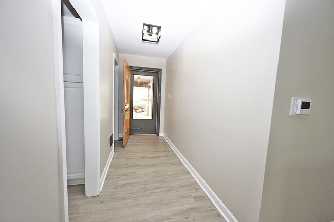 Foto del edificio - 661 Sycamore Dr