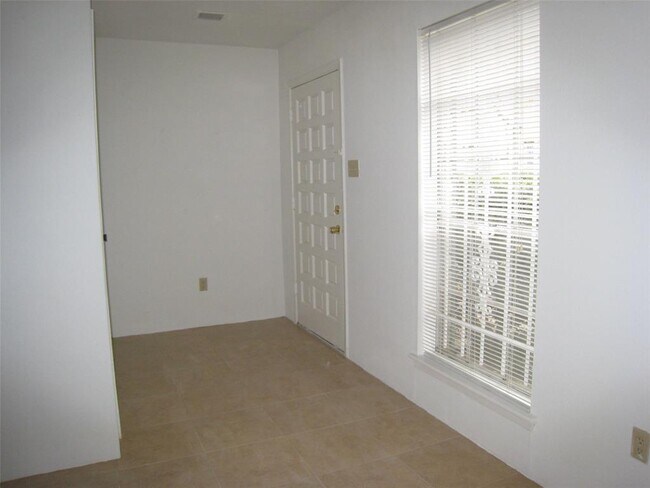 Foto del edificio - 4034 Belle Park Dr