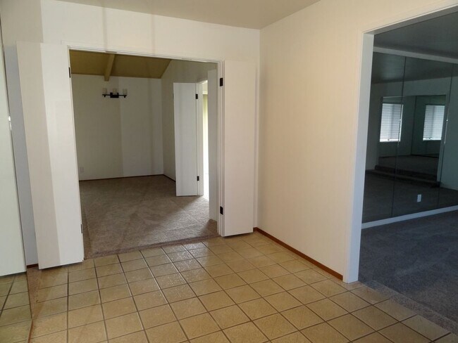 Building Photo - 18530 Rancho Las Cimas Way