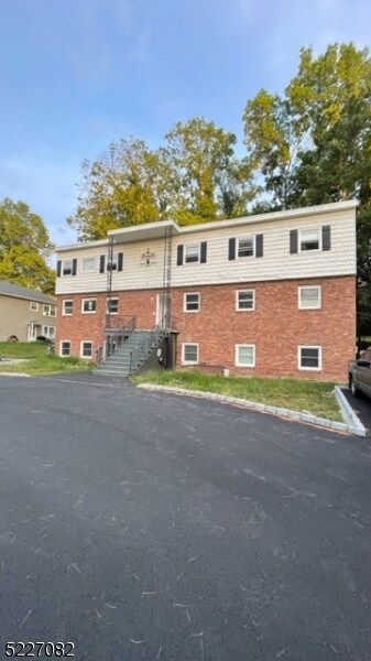 Building Photo - 361 Lake Shore S