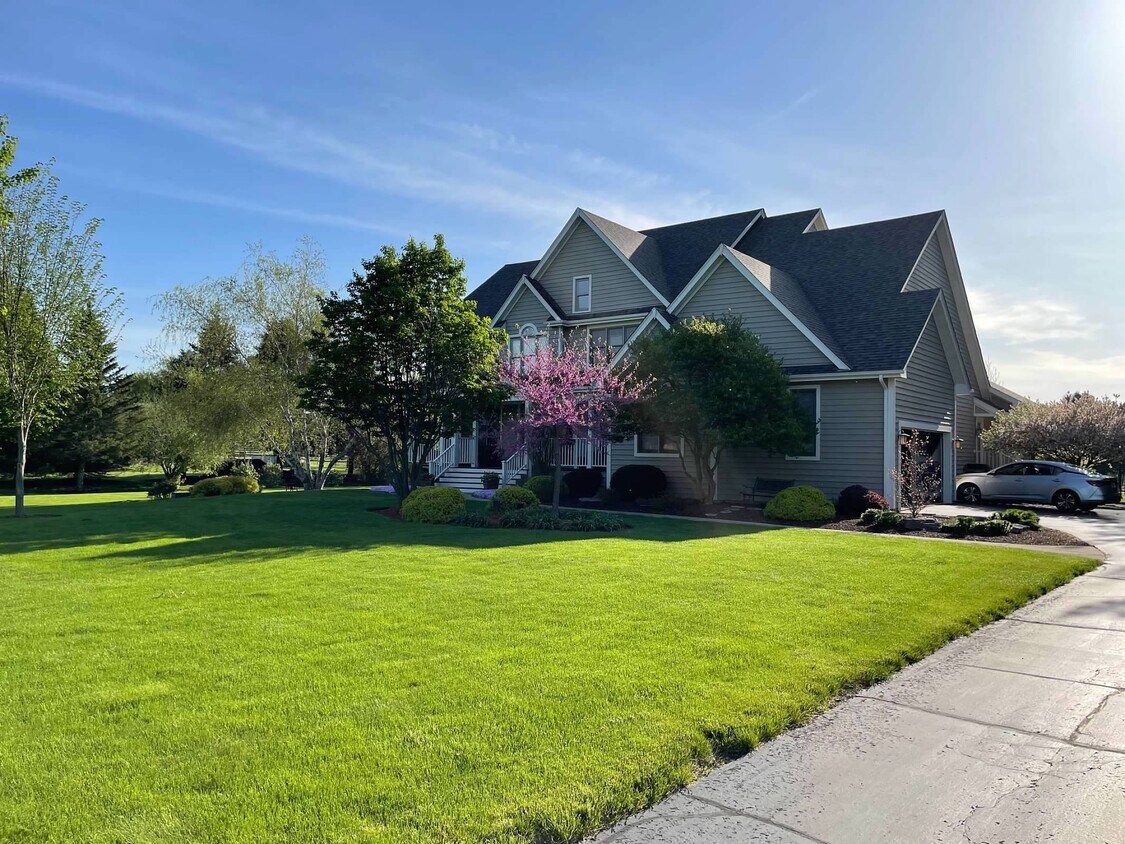 Primary Photo - 5N701 Courcival Ln