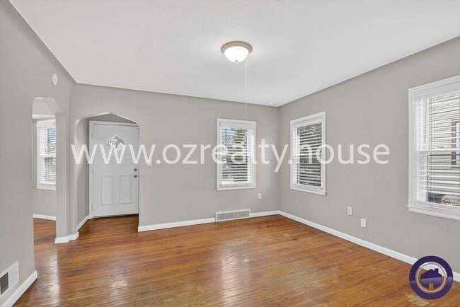 Foto del edificio - 110 Pasadena Blvd