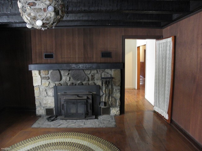 Building Photo - 316 Fairfield Dr