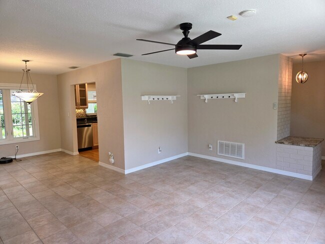 Foto del edificio - 9071 Ridge Rd