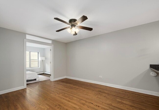 Building Photo - 420 W Aldine Ave