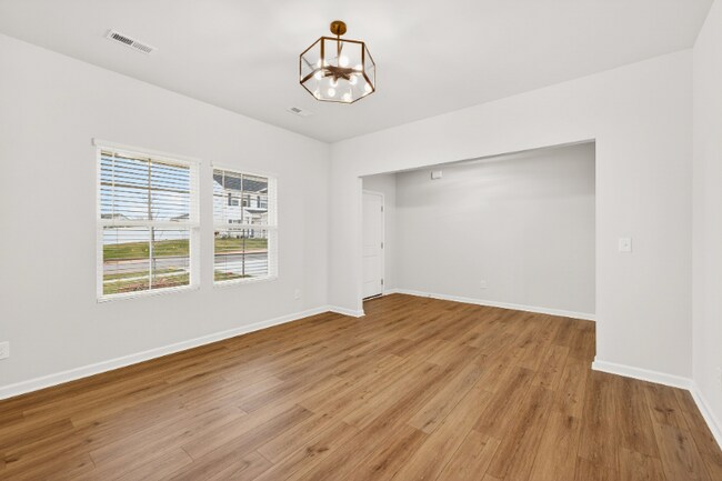 Building Photo - 5303 Spicewood Lk Dr