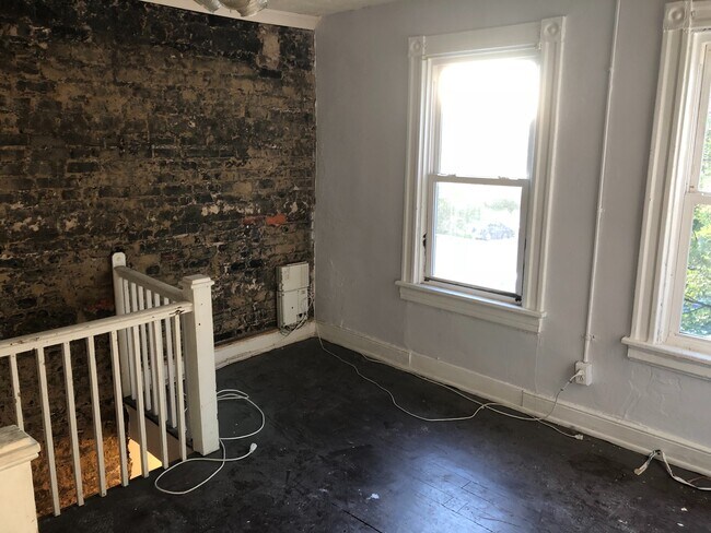 Building Photo - 14 S Plum St