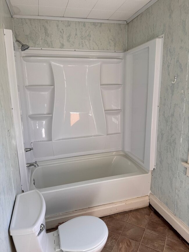 Building Photo - 430 E Sheridan Ave