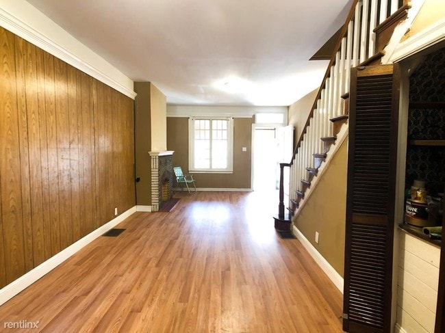 Building Photo - 4 br, 1.5 bath Townhome - 4250 Penn St
