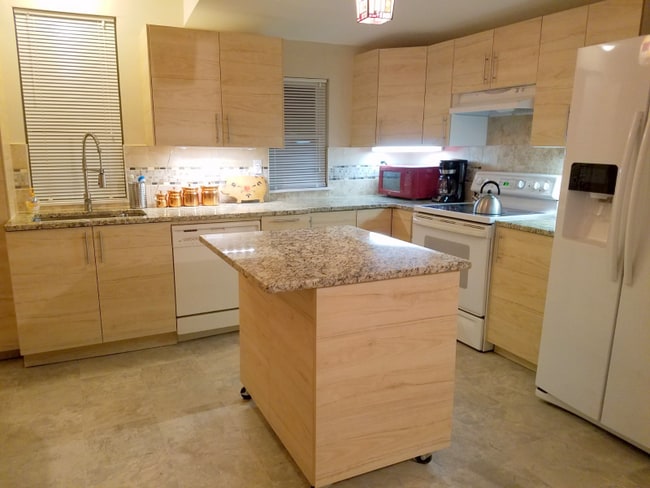 Building Photo - 1317 E 1st St