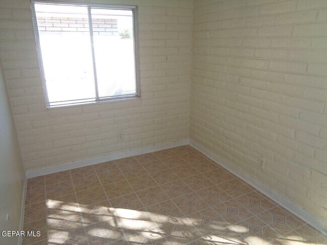 Foto del edificio - 3022 E Glen Dr