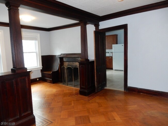 Foto del edificio - 75 Western Ave
