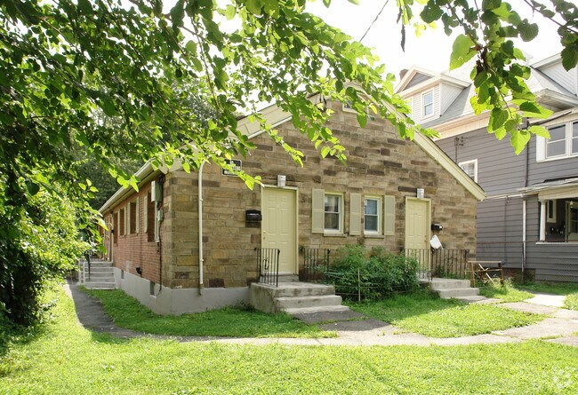 Building Photo - 272 S Marshall St