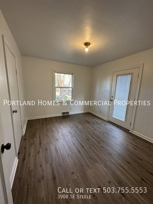 Building Photo - 3908 SE Steele-