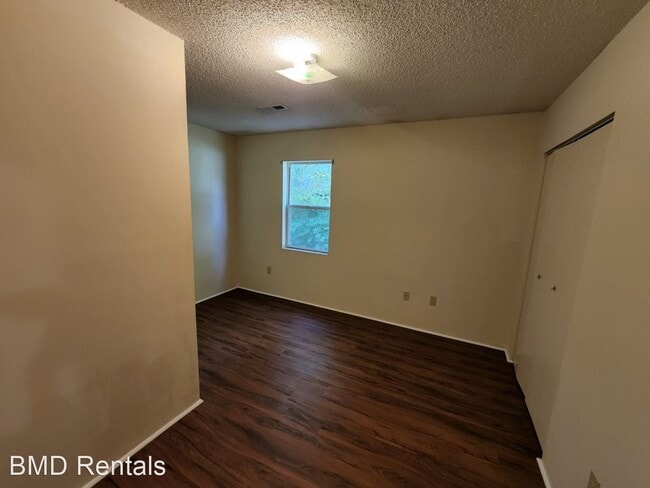 Building Photo - 3 br, 2 bath House - 209 E. Broad St.