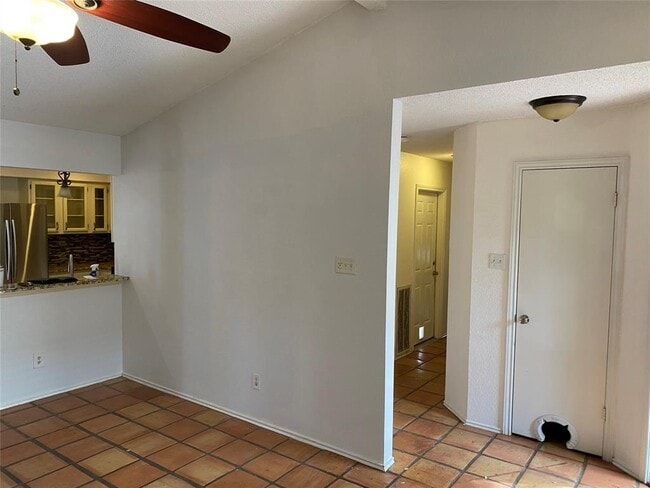 Foto del edificio - 8102 Treehouse Ln