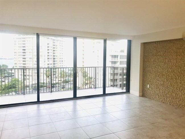 Building Photo - 1450 Brickell Bay Dr