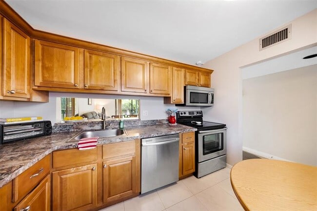 Building Photo - 5250 Las Verdes Cir