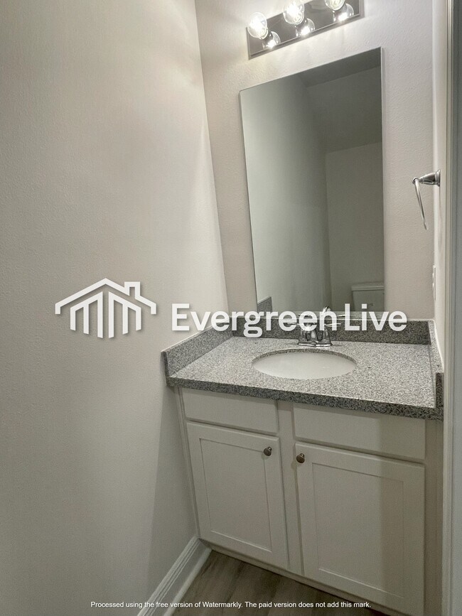 Foto del edificio - 9779 Fowler Ave