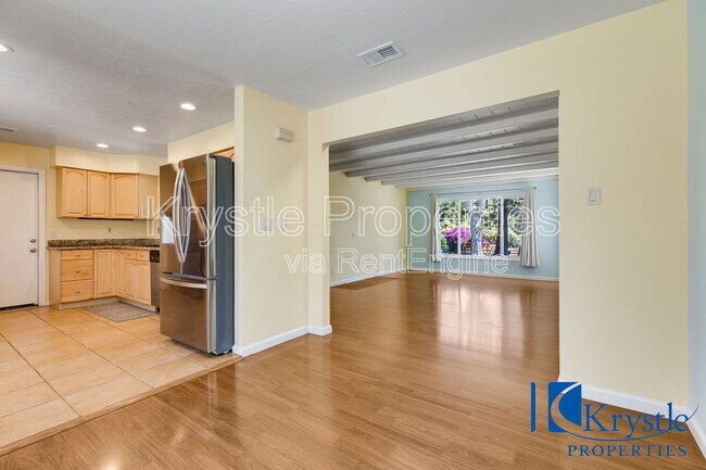 Building Photo - 1411 Mariposa St