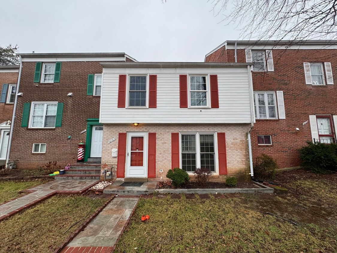 Spacious 3 Bed 2.5 Bath Townhome In Beautiful Sudley - Spacious 3 Bed 2.5 Bath Townhome In Beautiful Sudley