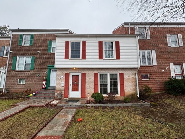 Spacious 3 Bed 2.5 Bath Townhome In Beautiful Sudley - Spacious 3 Bed 2.5 Bath Townhome In Beautiful Sudley