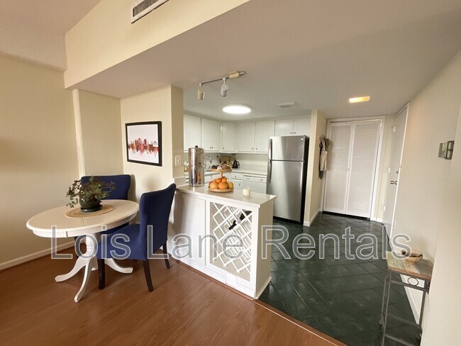 Foto del edificio - 14 Lockwood Dr