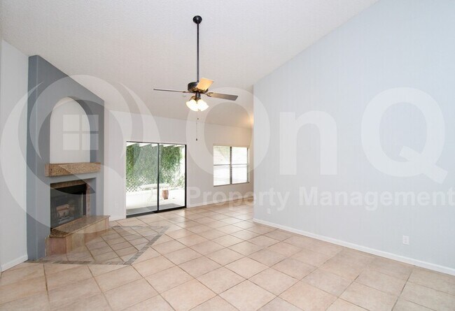 Building Photo - 1133 E San Pedro Ave