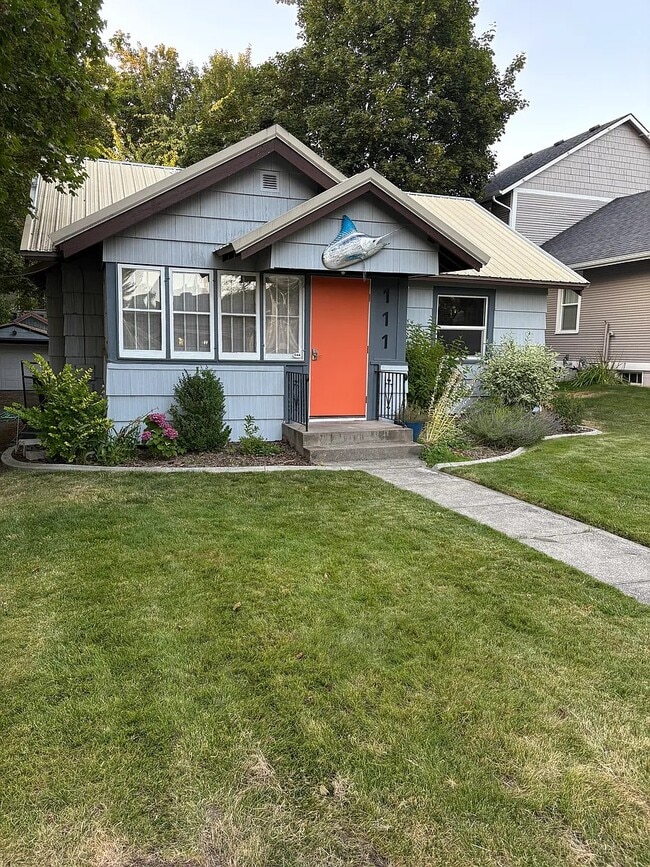 Building Photo - 111 E Foster Ave