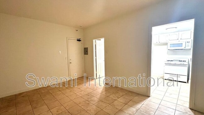 Building Photo - 1131 S Beacon St