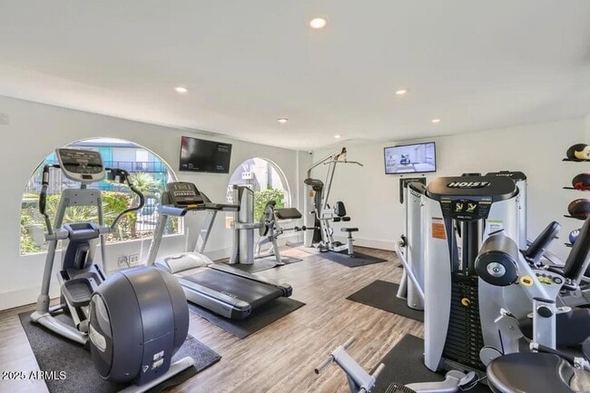 Building Photo - 1645 E Thomas Rd