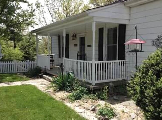 Building Photo - 202 Hendren Ave