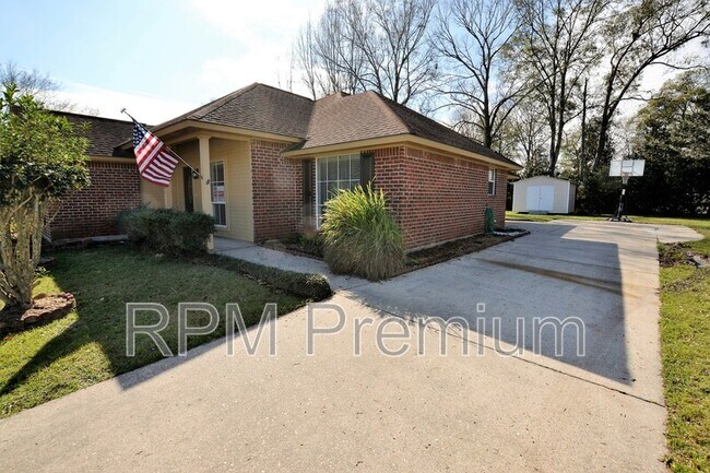 Building Photo - 1521 Brookfield Dr