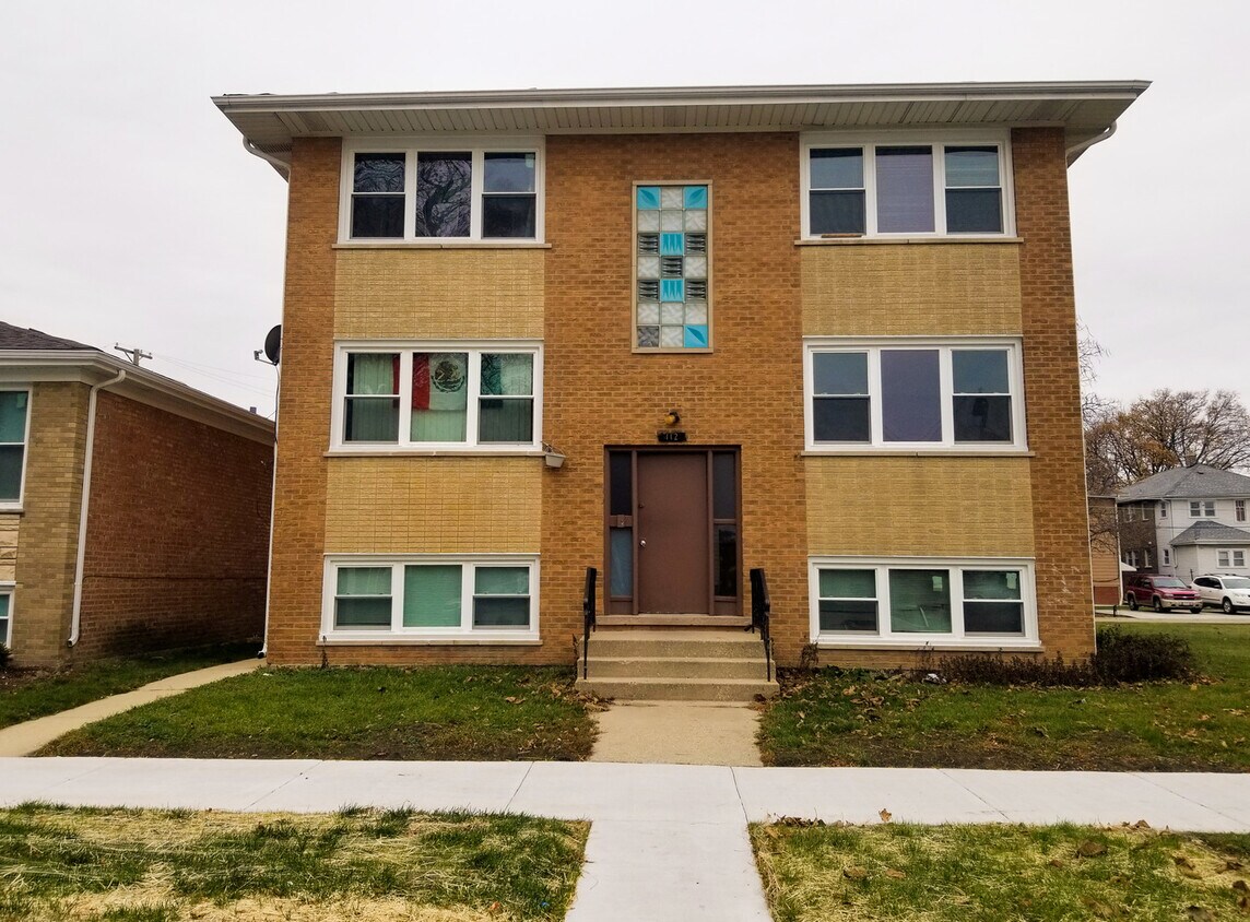 112 N 12th Ave Unit 1, Melrose Park, IL 60160 Room for Rent in