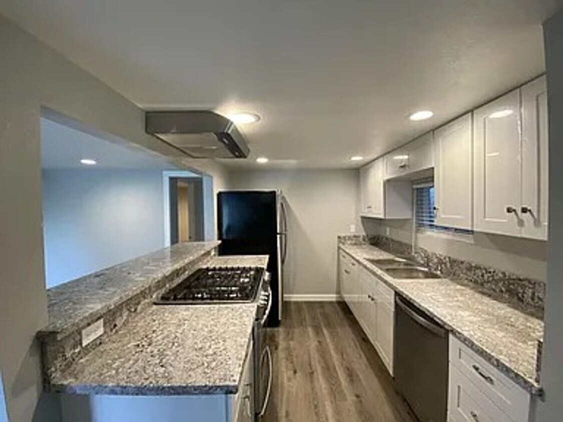 625 E 5th Ave Unit ET0000 / 627 E. 5th Ave OFFLINE, Riddle, OR 97469 Room for Rent in Riddle