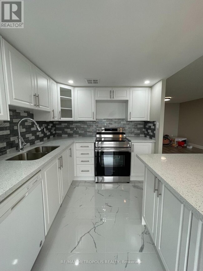 Photo du bâtiment - 350-350 Webb Dr