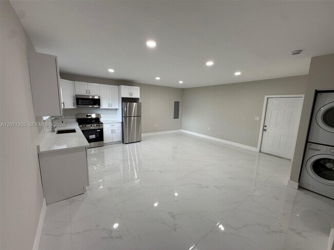 Foto del edificio - 17690 NE 19th Ave