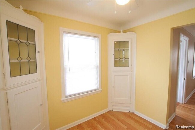 Building Photo - 25369 Ivanhoe Ave