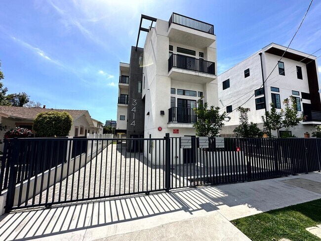 Foto del edificio - Beautiful Modern Luxury 4 Story Townhome -...