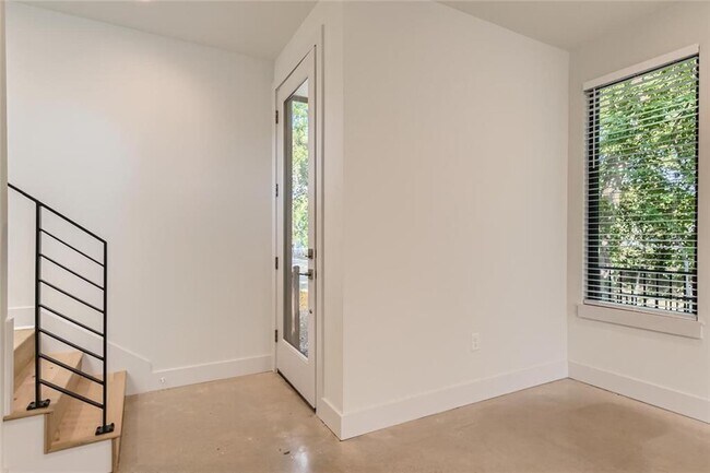 Foto del edificio - 1135 Walton Ln