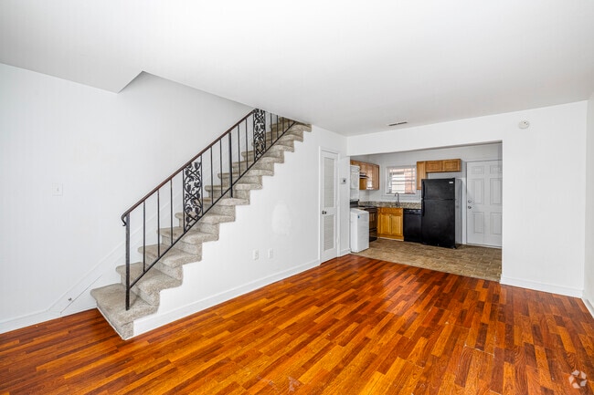 2BR, 1BA - 725SF - Living Room - Commerce Street