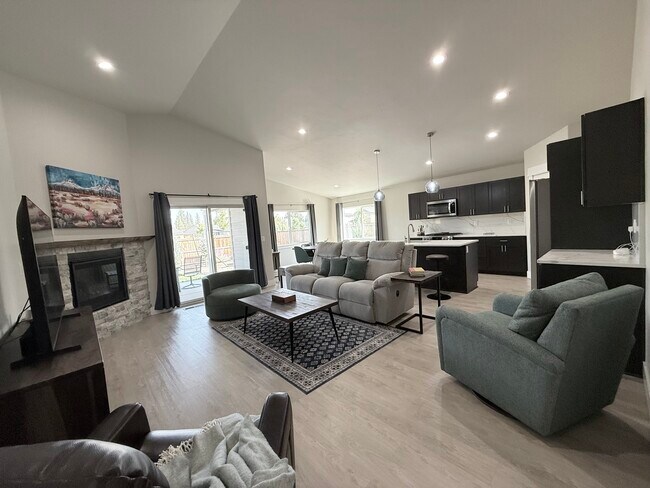 Foto del edificio - 16504 Bishop Pine St