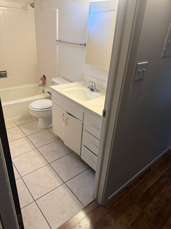 Foto del edificio - 475 E 6th Ave