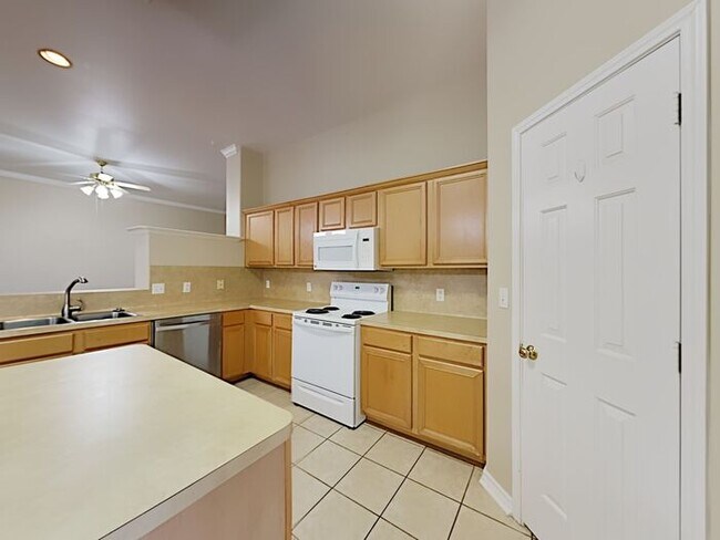 Foto del edificio - No App Fee. $1,000 OFF 1st Month w/14-mont...