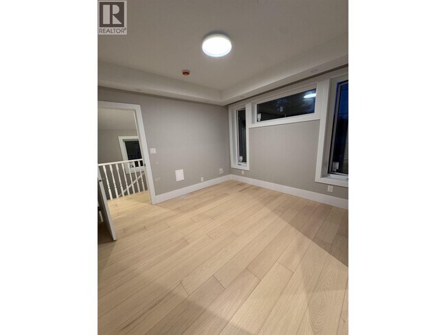 Photo du bâtiment - 3-4690 W 6 AVENUE
