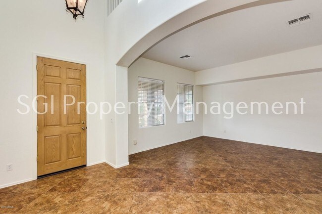 Building Photo - HUGE 6 BEDROOM GILBERT HOME WITH PRIVATE POOL