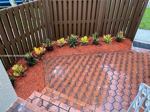 Building Photo - 10221 Fontainebleau Blvd